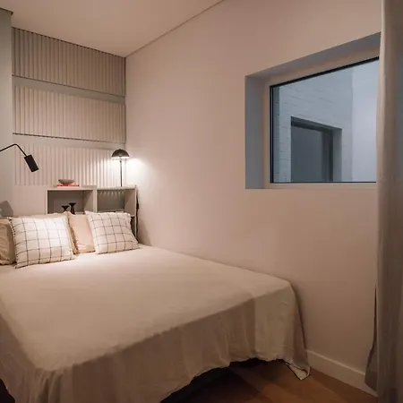 Marinha - 2 Bedrooms And Shared Pool In Arroios *