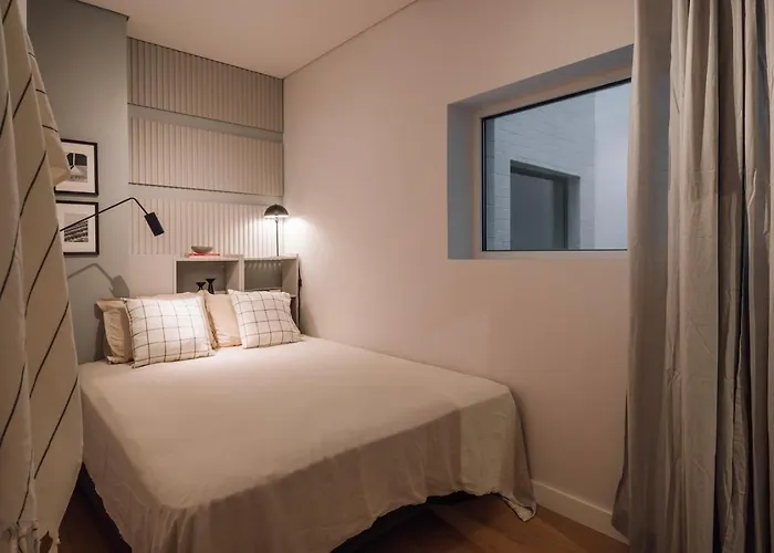 Marinha - 2 Bedrooms And Shared Pool In Arroios *