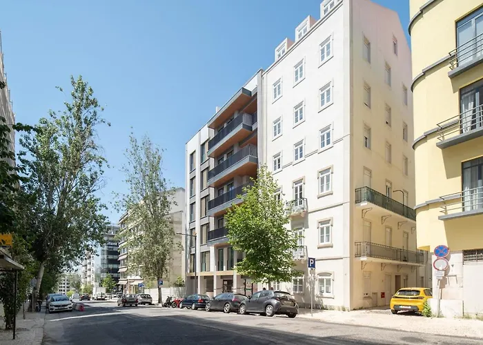 Marinha - 2 Bedrooms And Shared Pool In Arroios Lisboa