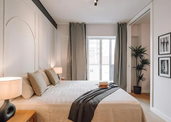 Marinha - 2 Bedrooms And Shared Pool In Arroios Lisboa