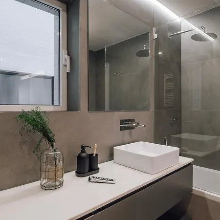 Marinha - 2 Bedrooms And Shared Pool In Arroios Lisboa