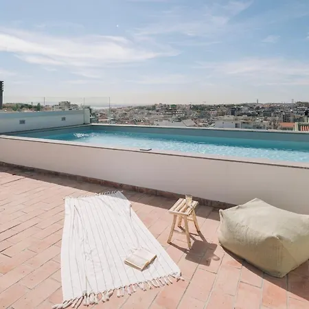 Marinha - 2 Bedrooms And Shared Pool In Arroios Appartamento Lisbona