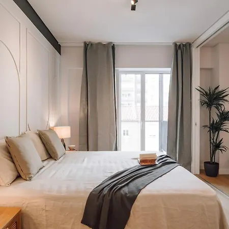 Marinha - 2 Bedrooms And Shared Pool In Arroios Lissabon