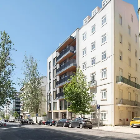 Marinha - 2 Bedrooms And Shared Pool In Arroios ליסבון